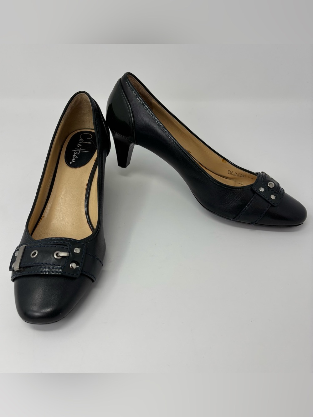 Cole Haan Black Leather Buckle Accent Kitten Heels Pumps Size 6.5 B D33498